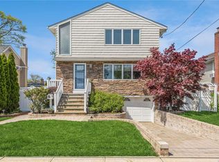 57 Cedar St, Massapequa, NY