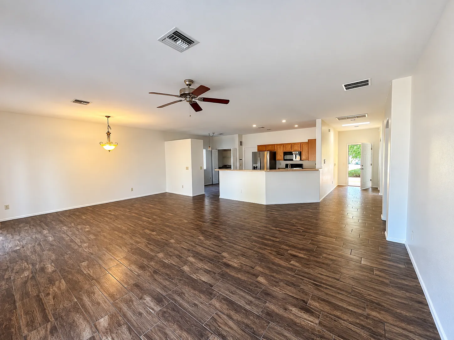 3 bed, 1731 sqft, $1,950 — Photo 2