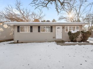 18945 W Old Plank Rd, Grayslake, IL 60030