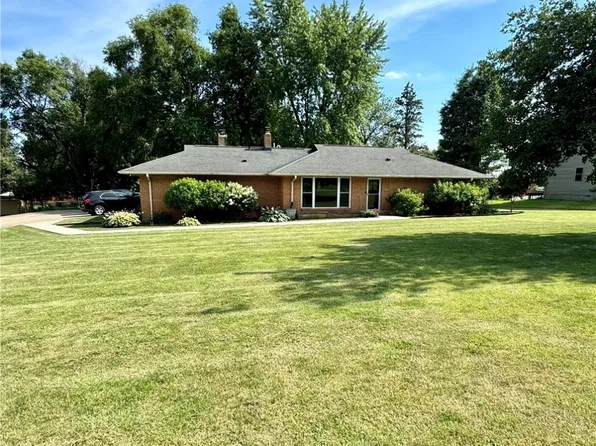 7736 W Country Club Rd, Mattoon, IL 61938