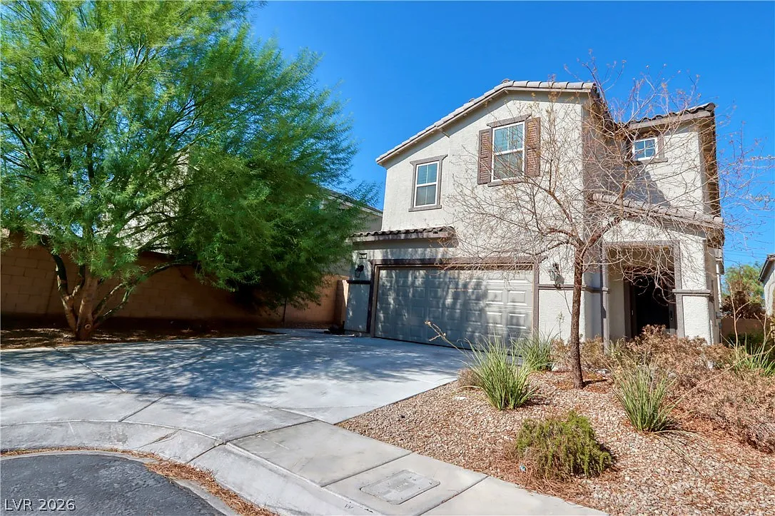 3 bed, 2.5 bath, 2036 sqft, $2,290 — Photo 2