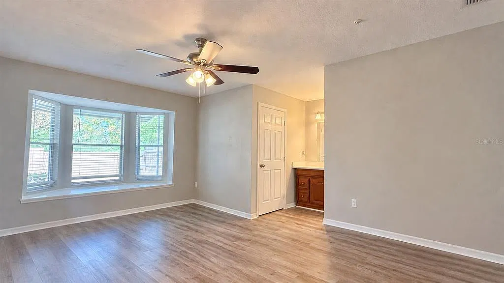 3 bed, 2.5 bath, 1397 sqft, $2,500 — Photo 4
