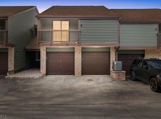 6 Summit Ct, Annandale, NJ