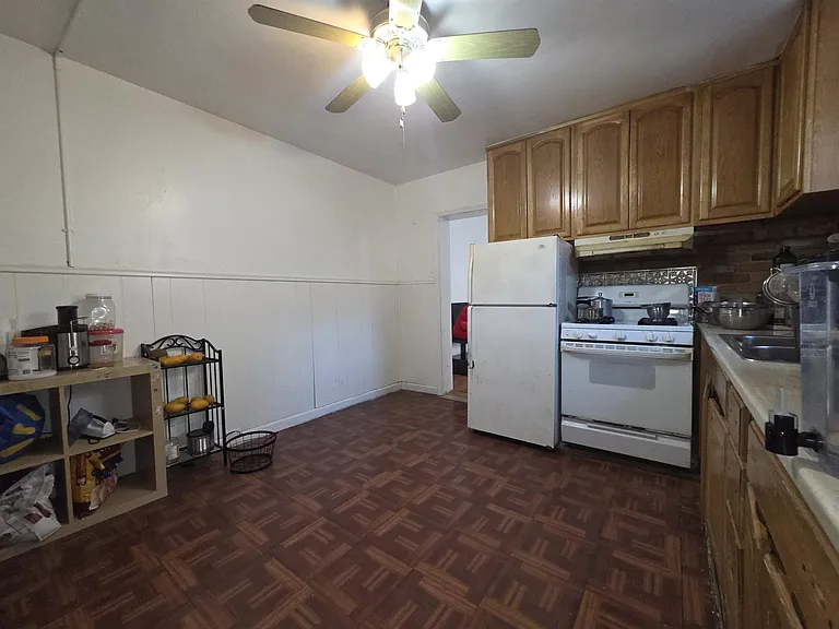 190 Tonnelle Ave — Photo 3