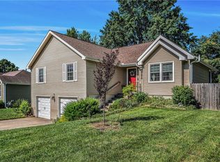 902 Walnut St, Kearney, MO 64060