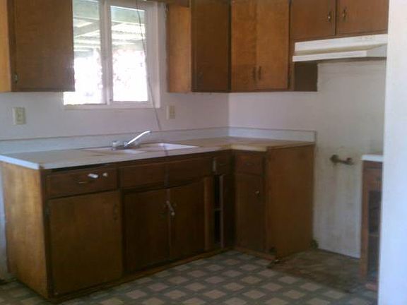 2nd image of 502 S Farmersville Blvd