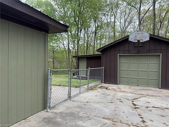 5th image of 3622 Lower Lake Rd