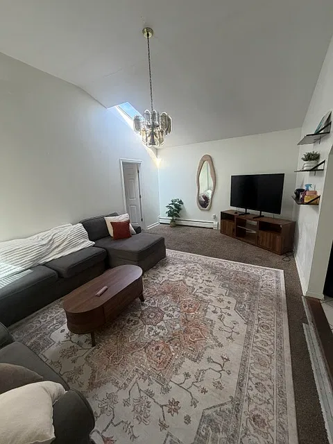 3 bed, 1274 sqft, $2,300 — Photo 4