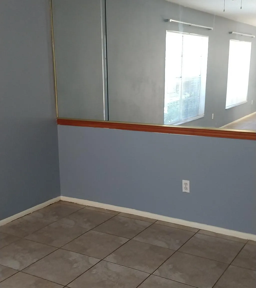 502 Northlake Dr — Photo 2