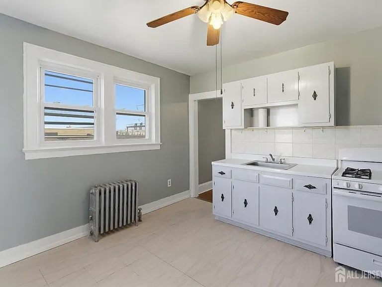 10 Garfield St #2 — Photo 9