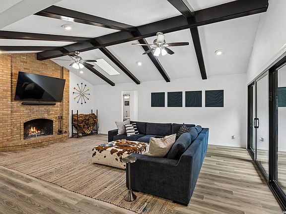 4th image of 3714 Twisted Oaks Dr