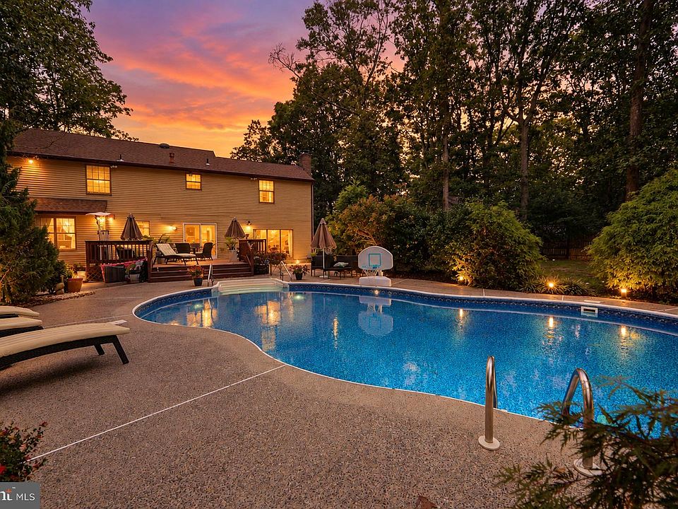1st image of 6 Grist Mill Ct