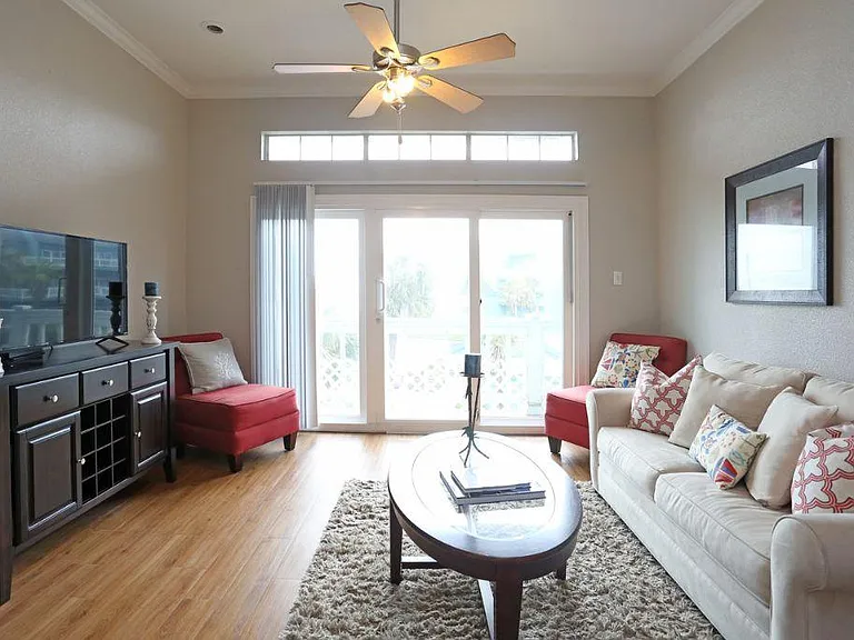 The Oceanfront Galveston Apartments — Photo 22