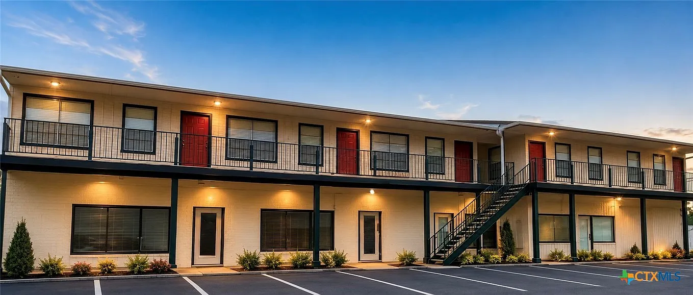 1 bed, 1.0 bath, 550 sqft, $925 — Photo 1