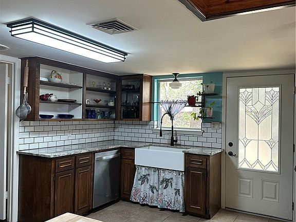 5th image of 2153 6th St