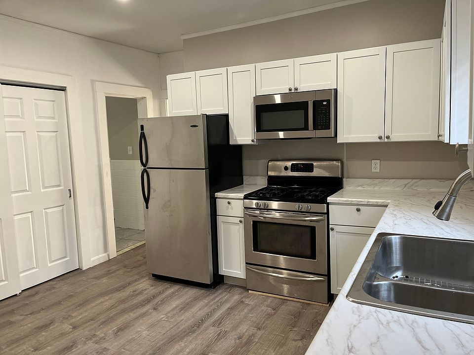 1st image of 26 Olive Ave Floor 1