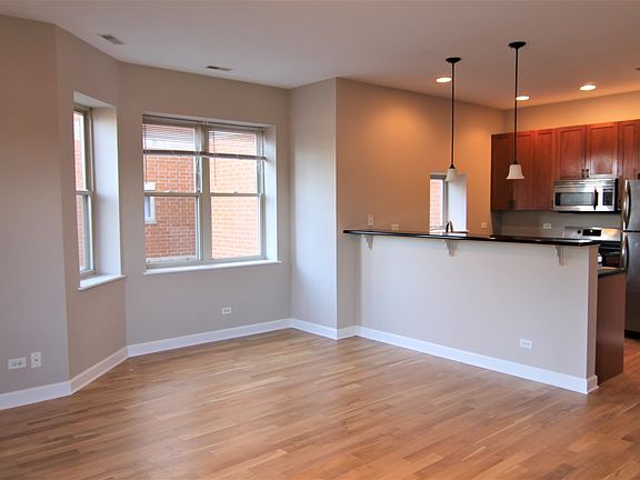 5th image of 6015 N Mozart St APT 204