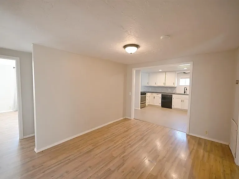 1401 S Lowry St — Photo 12
