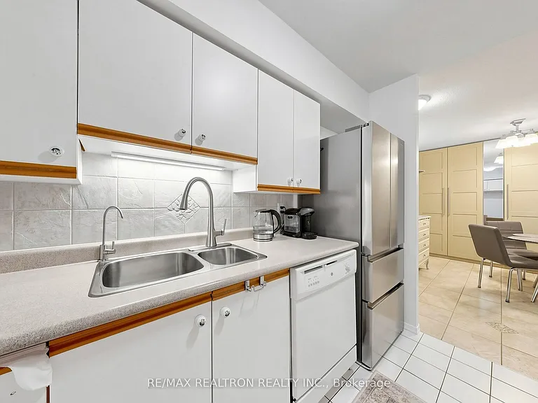 326 Major Mackenzie Dr E #307 — Photo 16