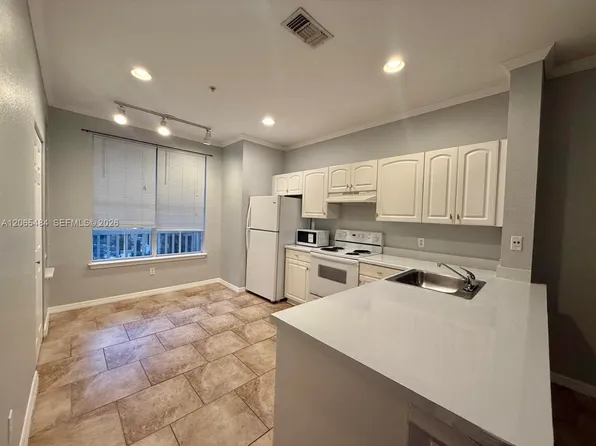 860 N Orange Ave APT 258, Orlando, FL 32801