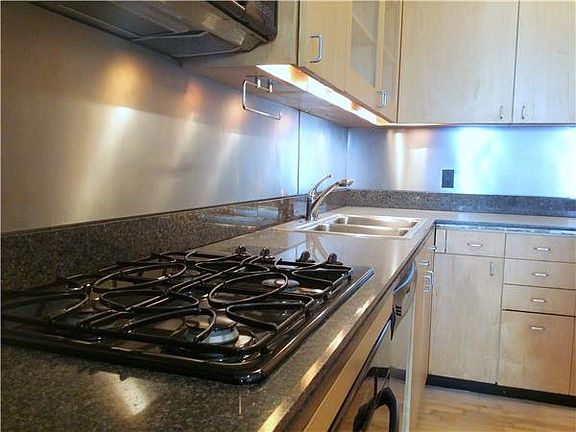 2nd image of 244 E 60th St Frnt 3
