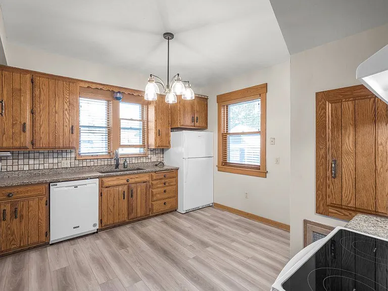 502 Park St S — Photo 10