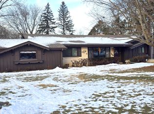 17420 Royalcrest Dr, Brookfield, WI 53045