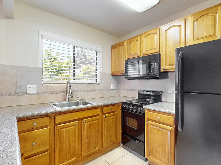107 Marin St #10 — Photo 3