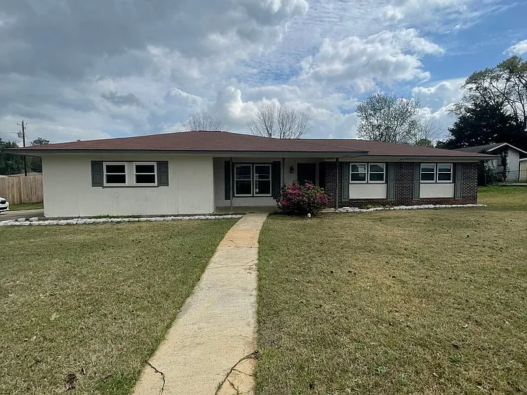 306 Meadowlark Ln — Photo 1