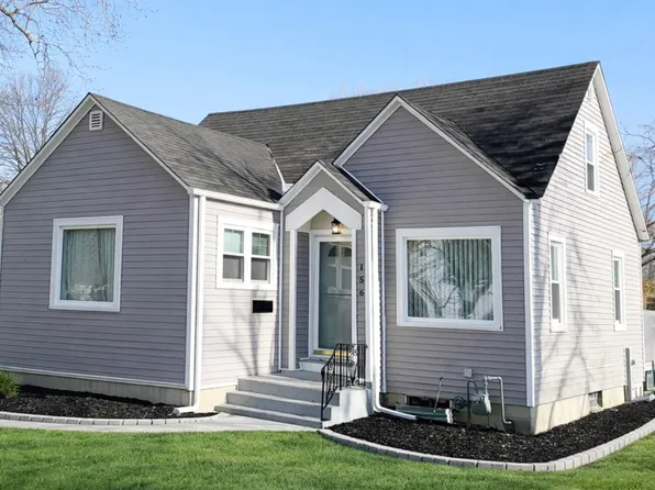 156 S Elm St, Manteno, IL 60950