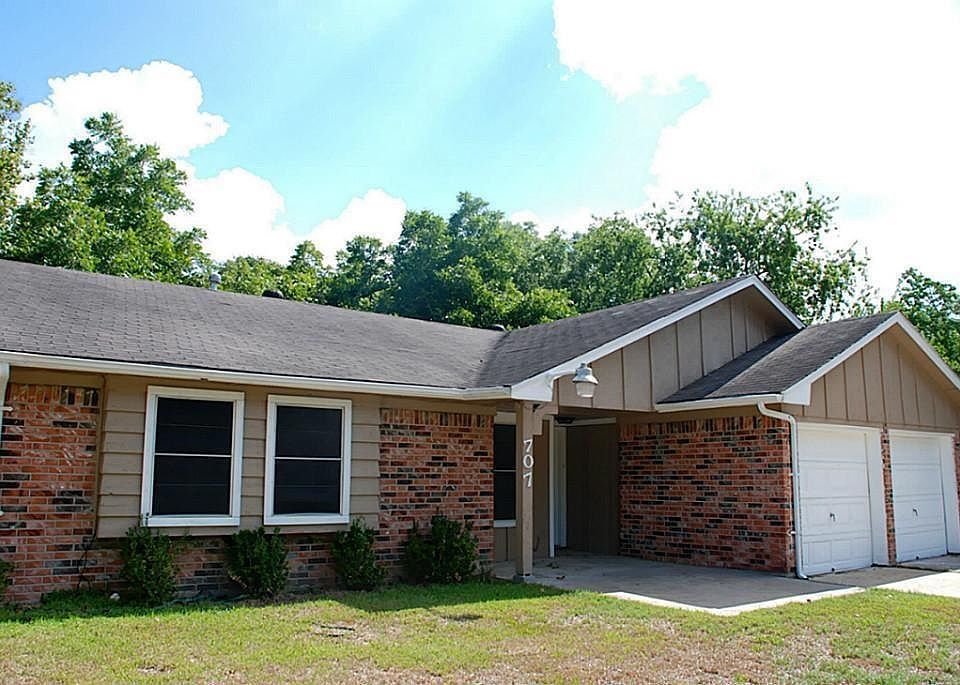 1st image of 707 Martin Ln