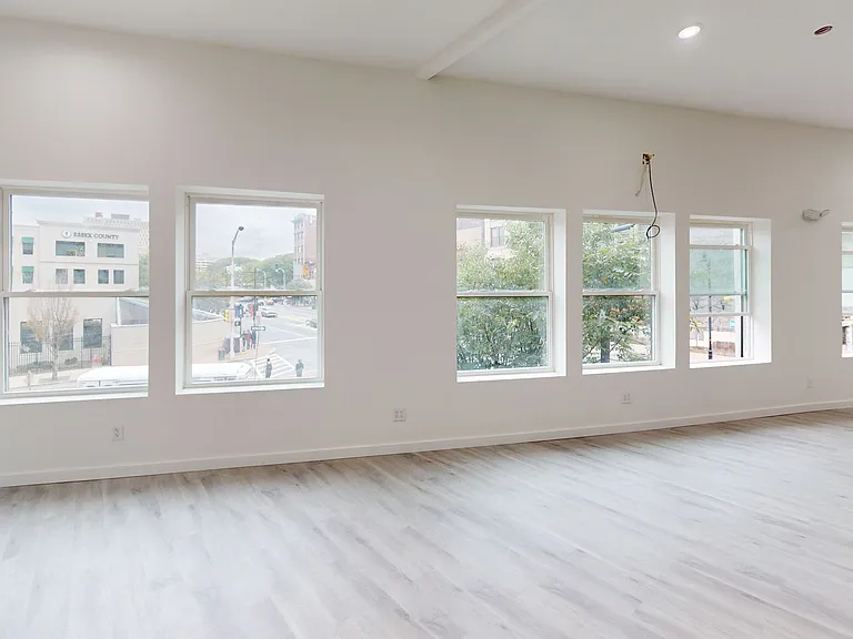 252 Washington St — Photo 5