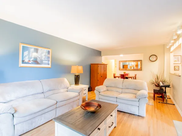 7423 Ridge Boulevard image 5 of 25