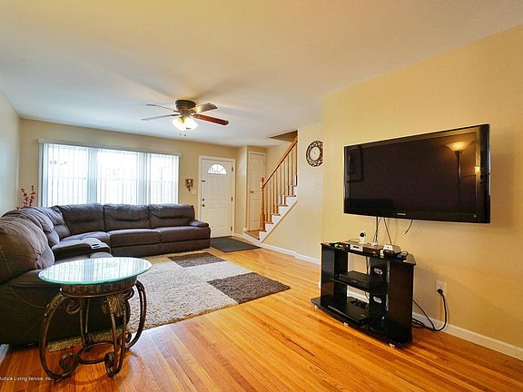 5th image of 82 Belfast Ave