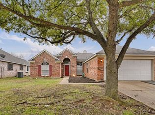 702 Claridge Dr, Arlington, TX 76018