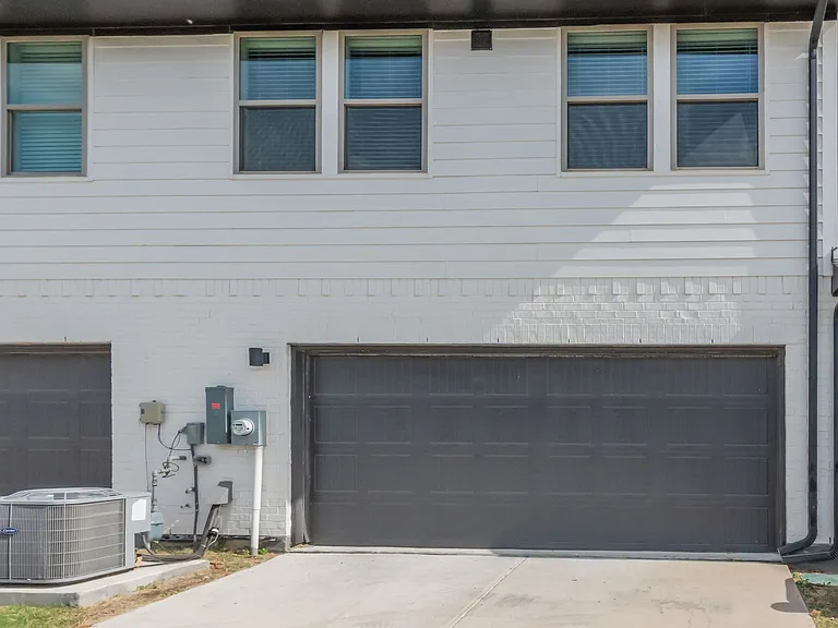 7545 Reis Ln — Photo 23