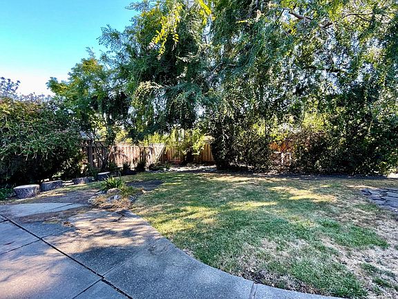 5th image of 2746 Cowper St