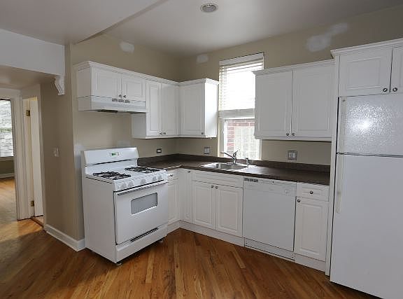 2nd image of 3144 N Oakley Ave APT 4