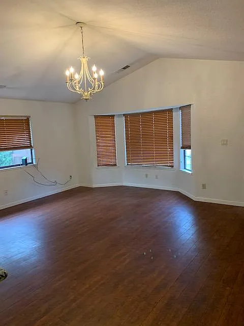 3 bed, 1240 sqft, $2,900 — Photo 2