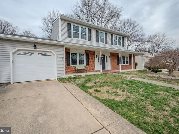 235 E Seneca Dr, Newark, DE 19702