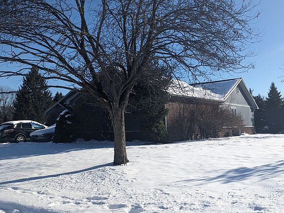 2nd image of 4835 Essex Ct