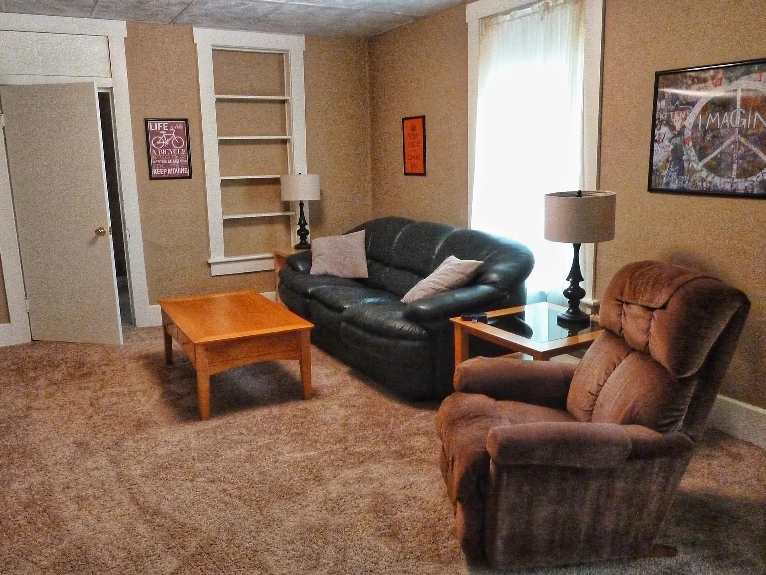 3 bed, 1099 sqft, $1,200 — Photo 2