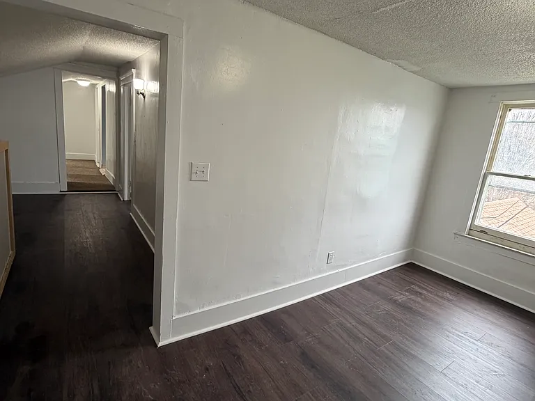105 E 4th St #4 — Photo 13