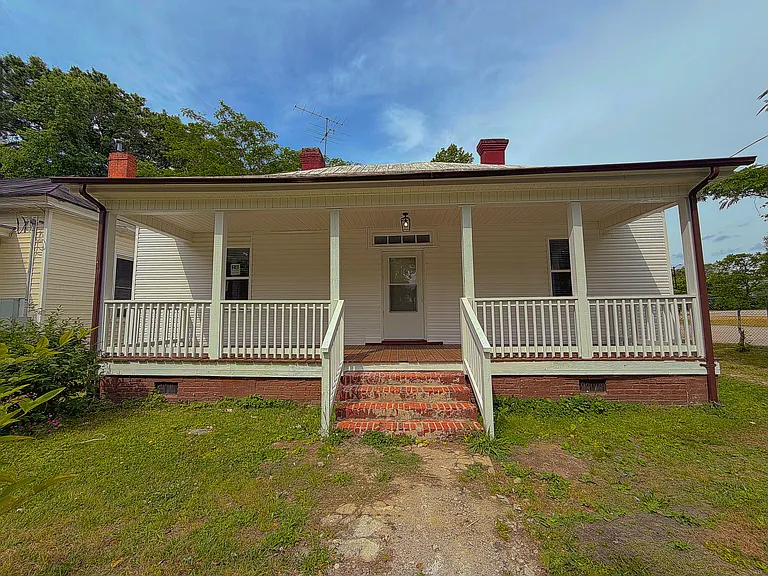 740 Arlington St — Photo 1