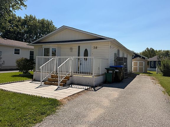 5th image of 38 Royal Oak Dr