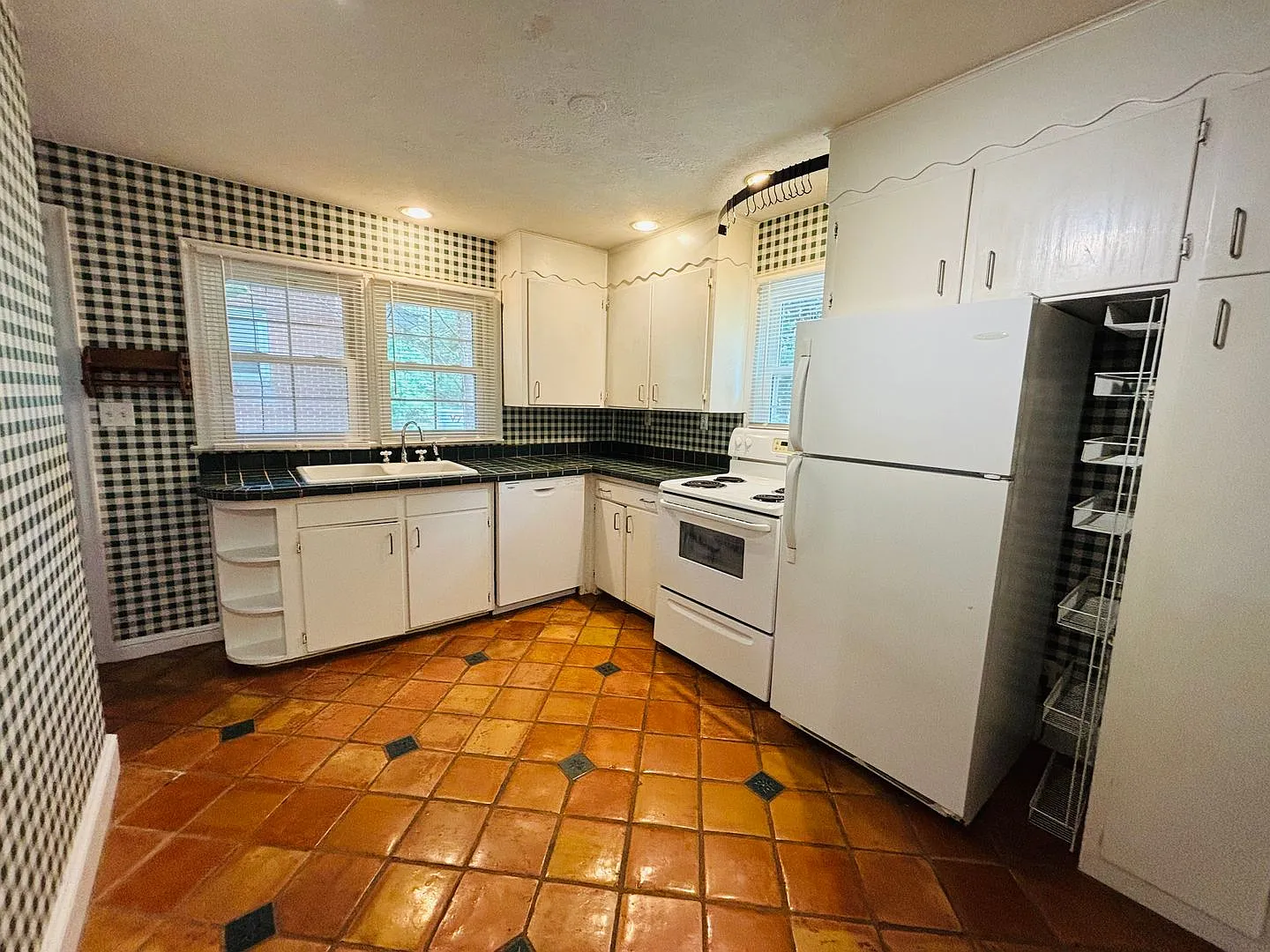 3 Bedroom 1 Bath House — Photo 4