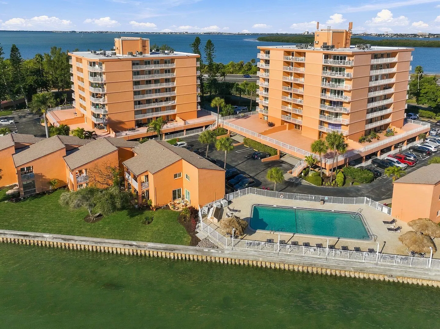 1 Bed/1 Bath Unfurnished 5th Floor Condo with Gorgeous Water Views! — Photo 1