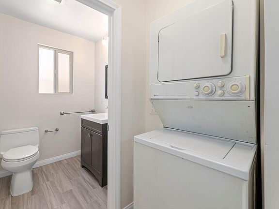 3rd image of 5249 Satsuma Ave #1/2