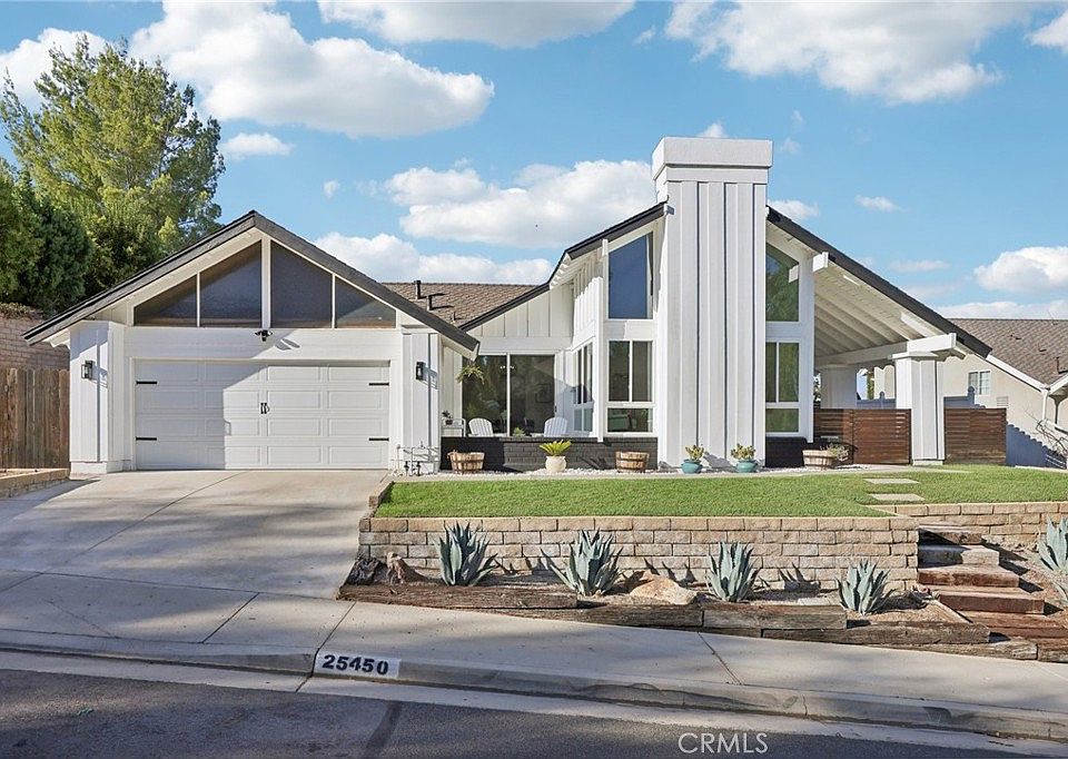 1st image of 25450 Avenida Escalera