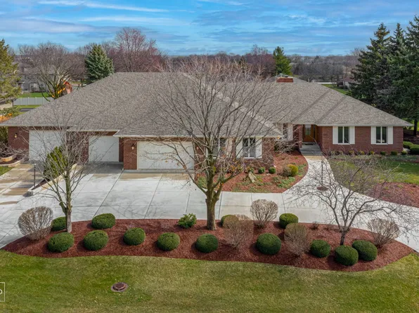 9S341 Skylane Dr, Naperville, IL 60564